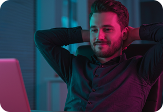 SHC-6 Men watching laptop